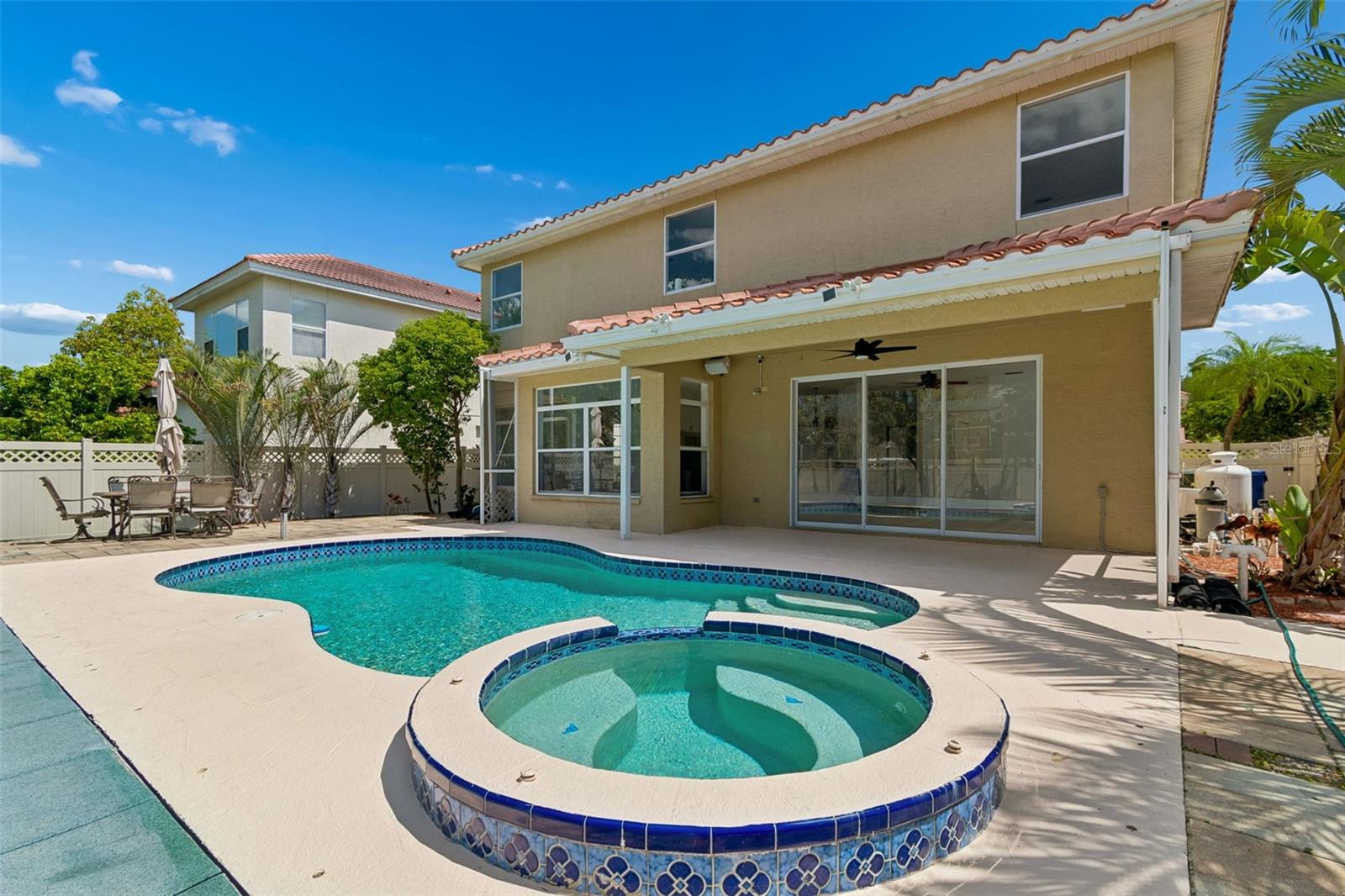 Listing photo id 43 for 2300 Hannah Way S