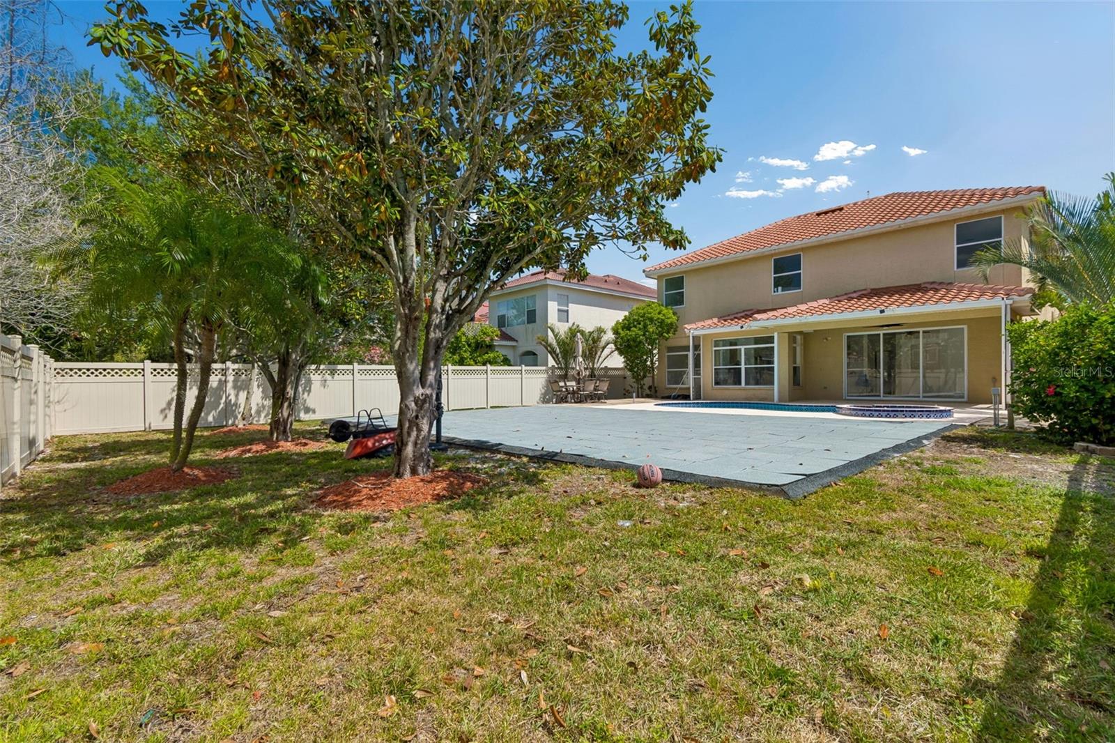 Listing photo id 46 for 2300 Hannah Way S