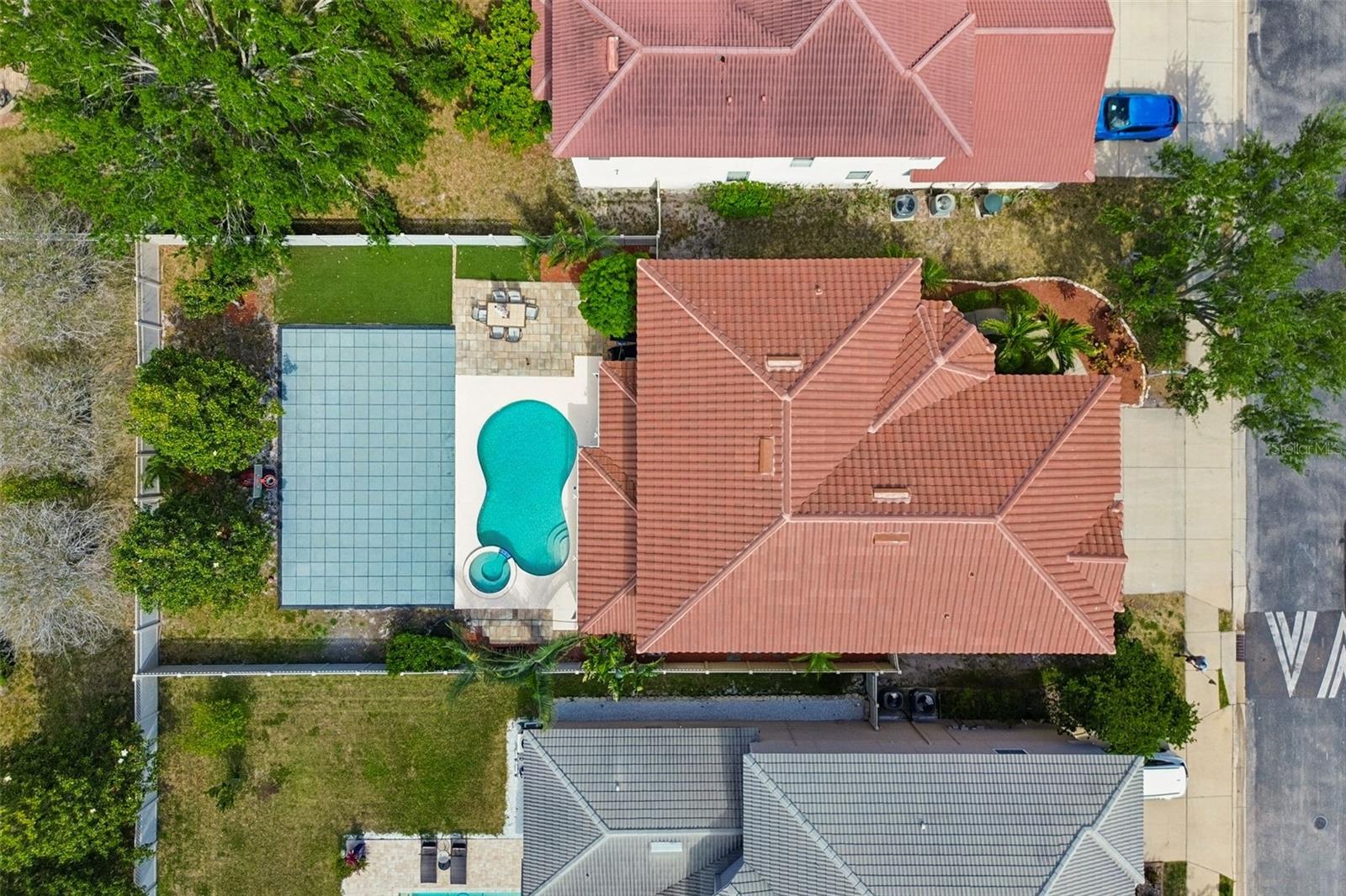 Listing photo id 47 for 2300 Hannah Way S