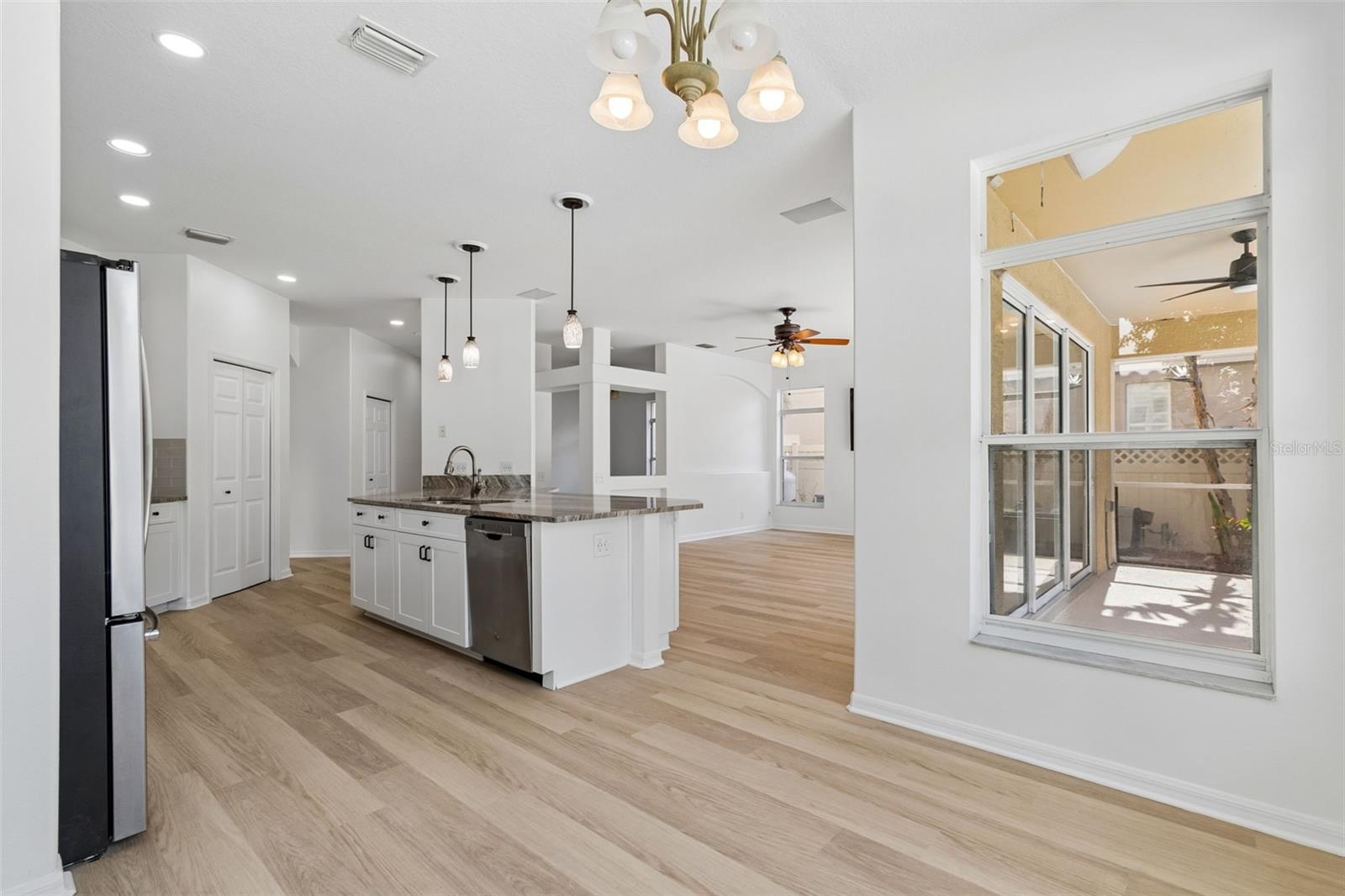 Listing photo id 7 for 2300 Hannah Way S