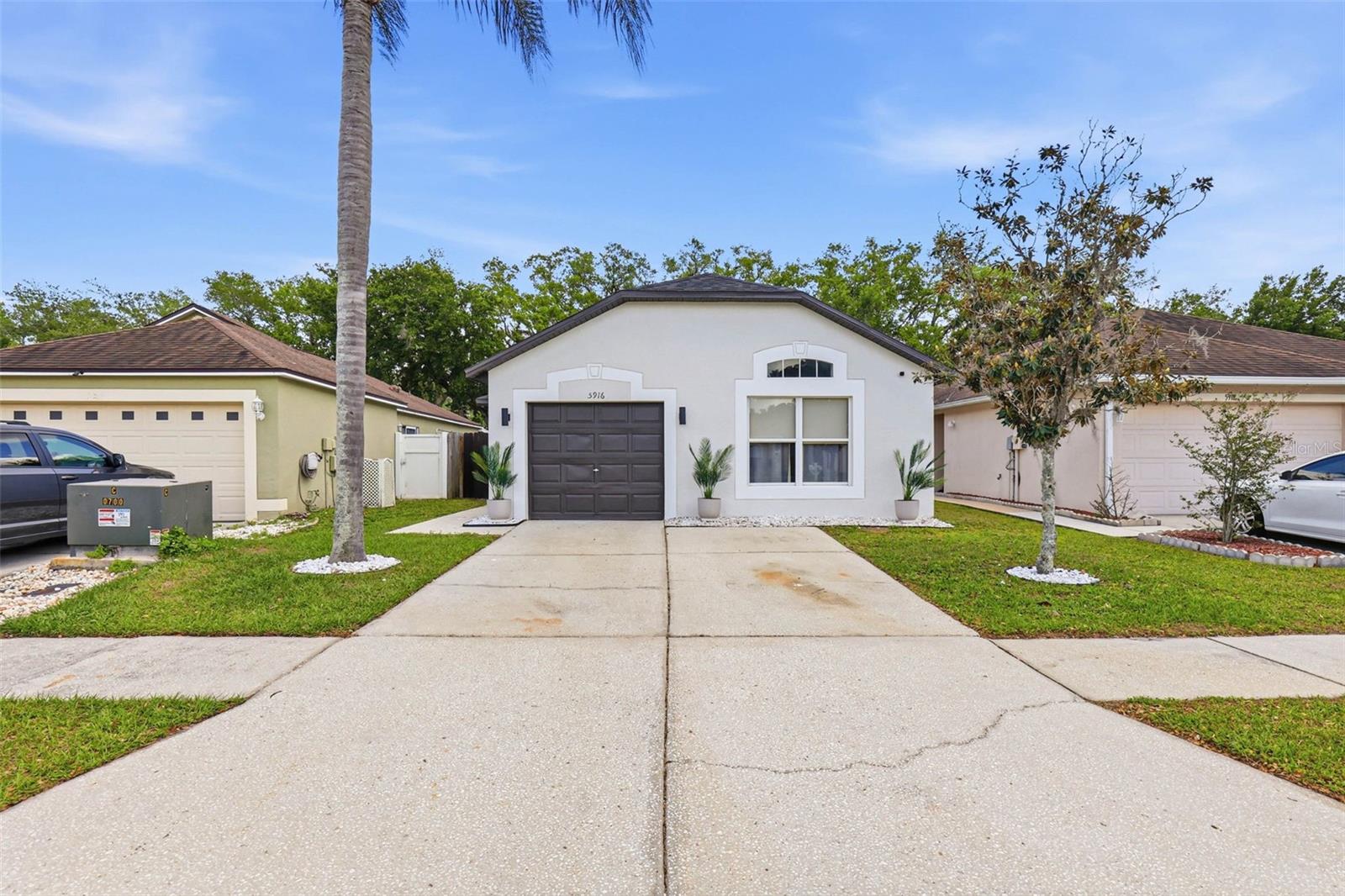 Listing photo id 0 for 5916 Lake Front Drive