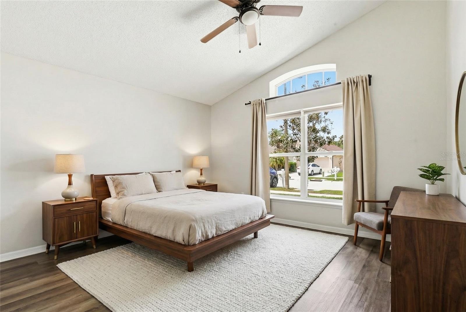 Listing photo id 21 for 5916 Lake Front Drive