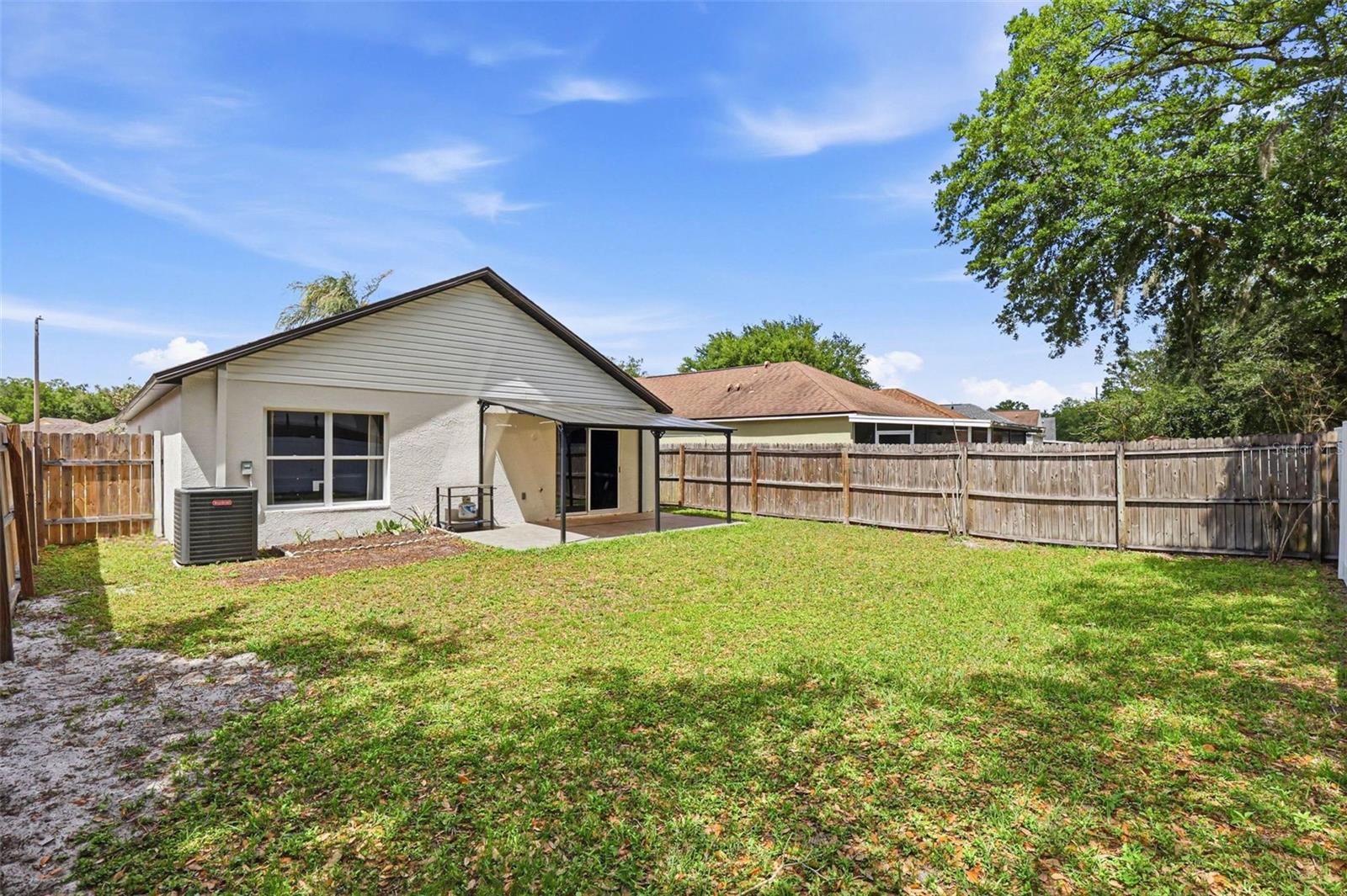 Listing photo id 32 for 5916 Lake Front Drive