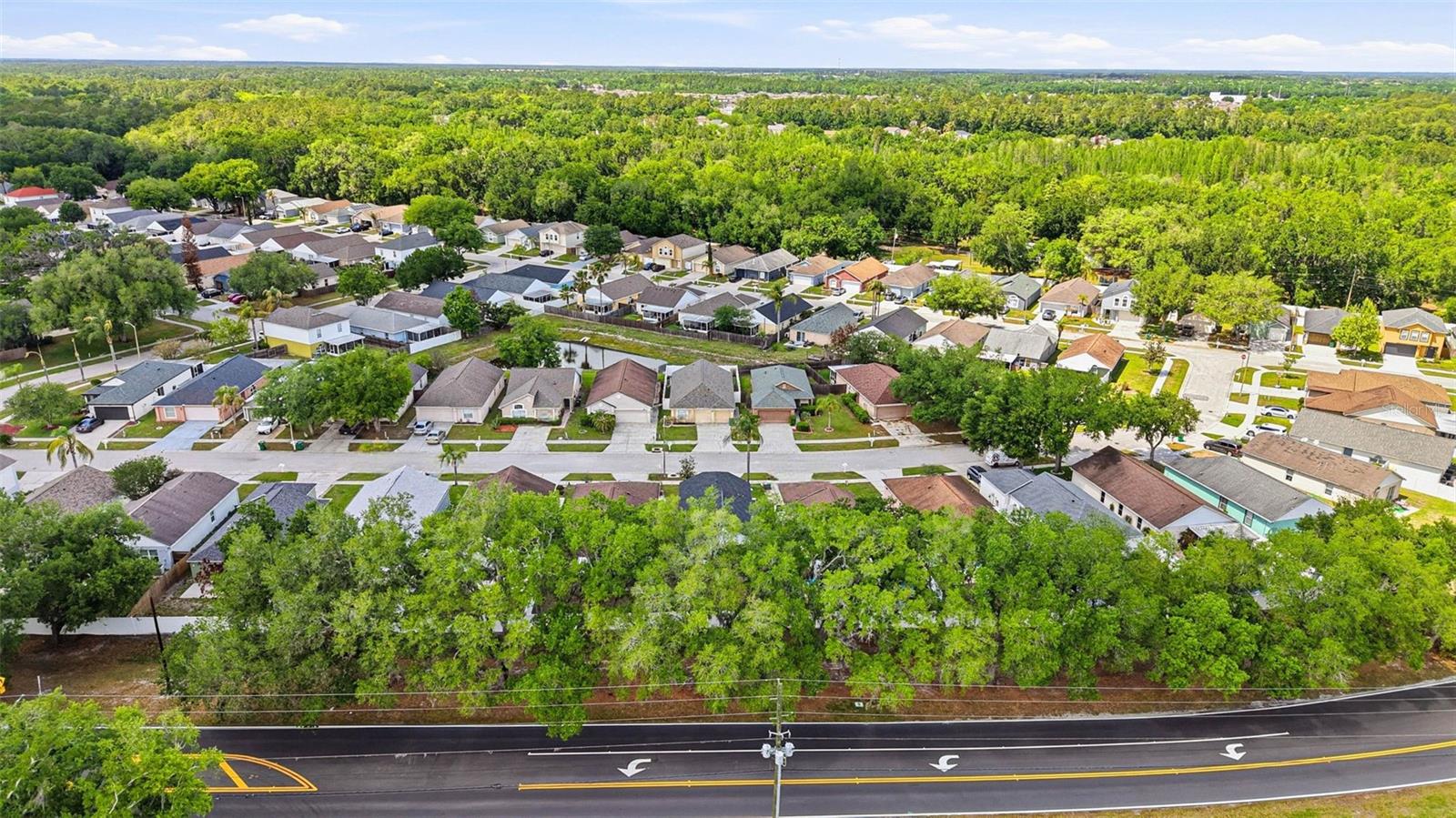 Listing photo id 39 for 5916 Lake Front Drive