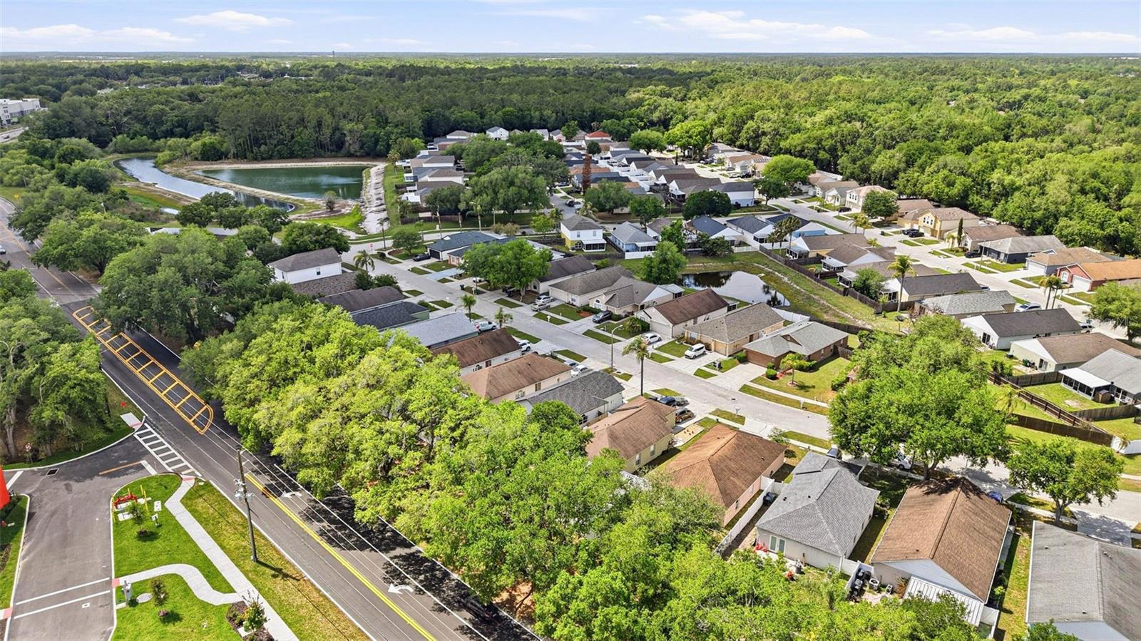 Listing photo id 40 for 5916 Lake Front Drive