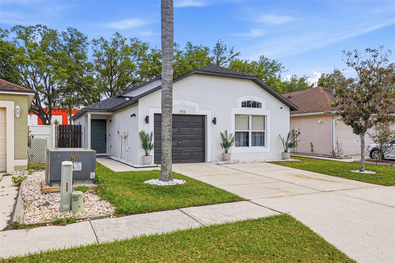 Listing photo id 3 for 5916 Lake Front Drive