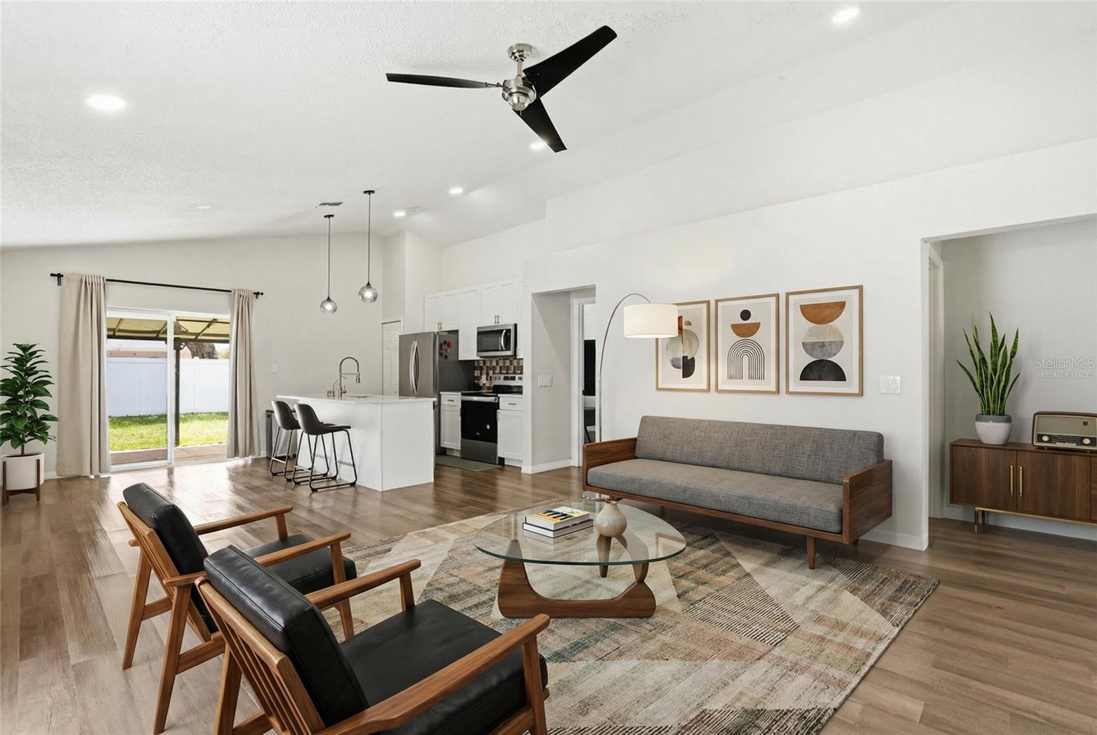 Listing photo id 7 for 5916 Lake Front Drive