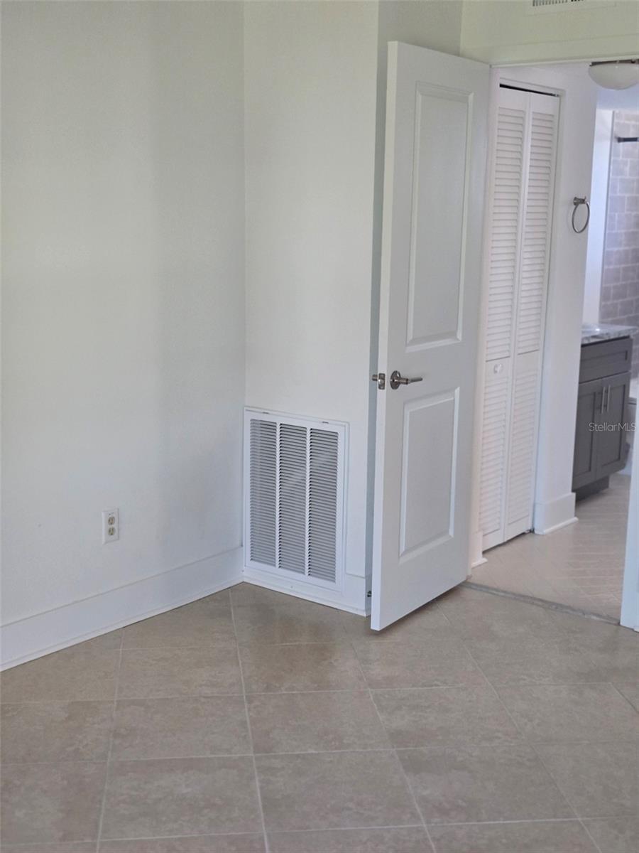 Image 5 of 9 For 4937 Marine Parkway 106