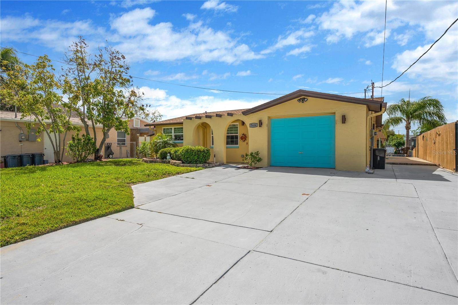 Image 4 of 65 For 7604 Hatteras Drive