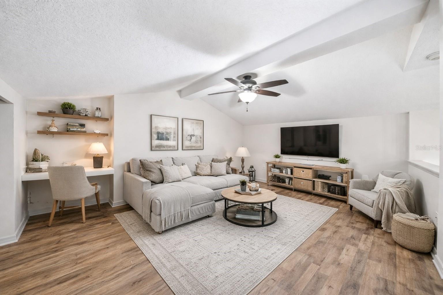 Image 17 of 33 For 13614 Lake Point Drive S