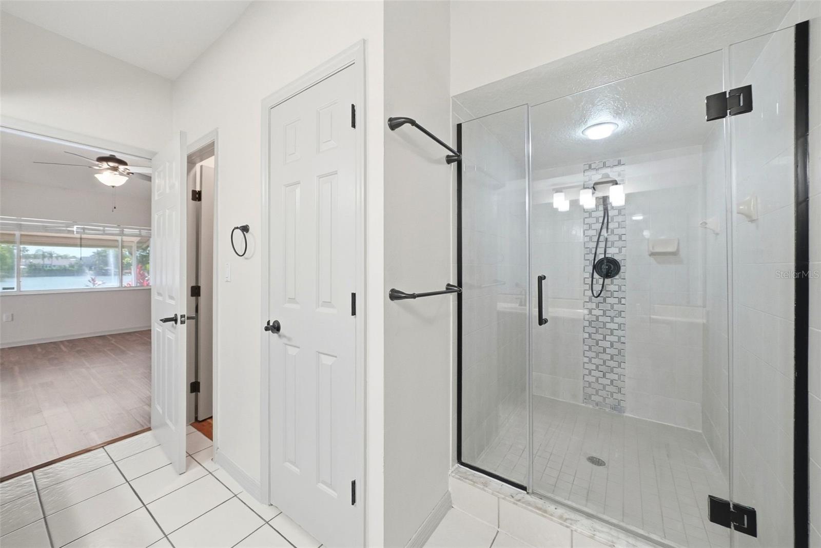 Image 24 of 33 For 13614 Lake Point Drive S