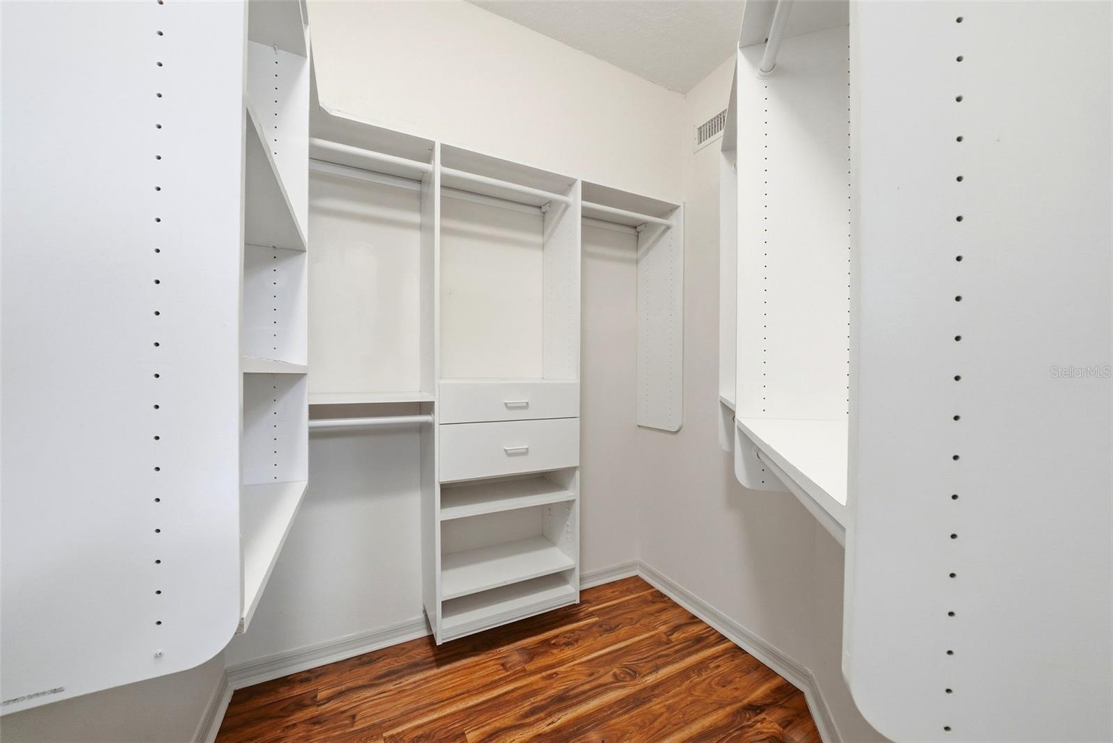 Image 25 of 33 For 13614 Lake Point Drive S