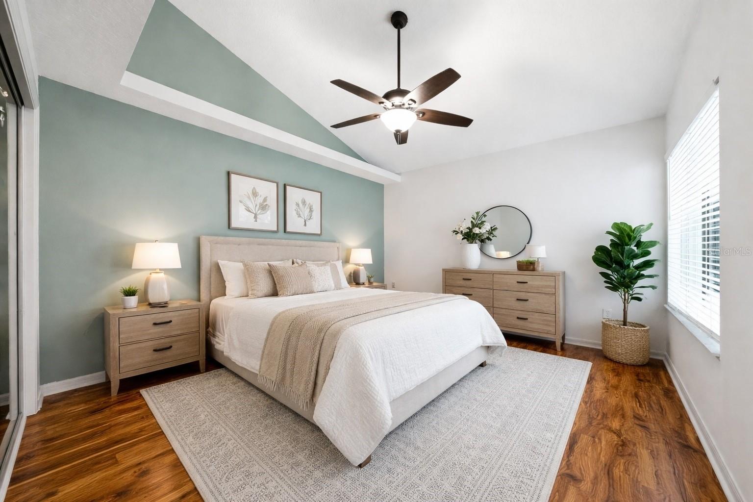 Image 26 of 33 For 13614 Lake Point Drive S