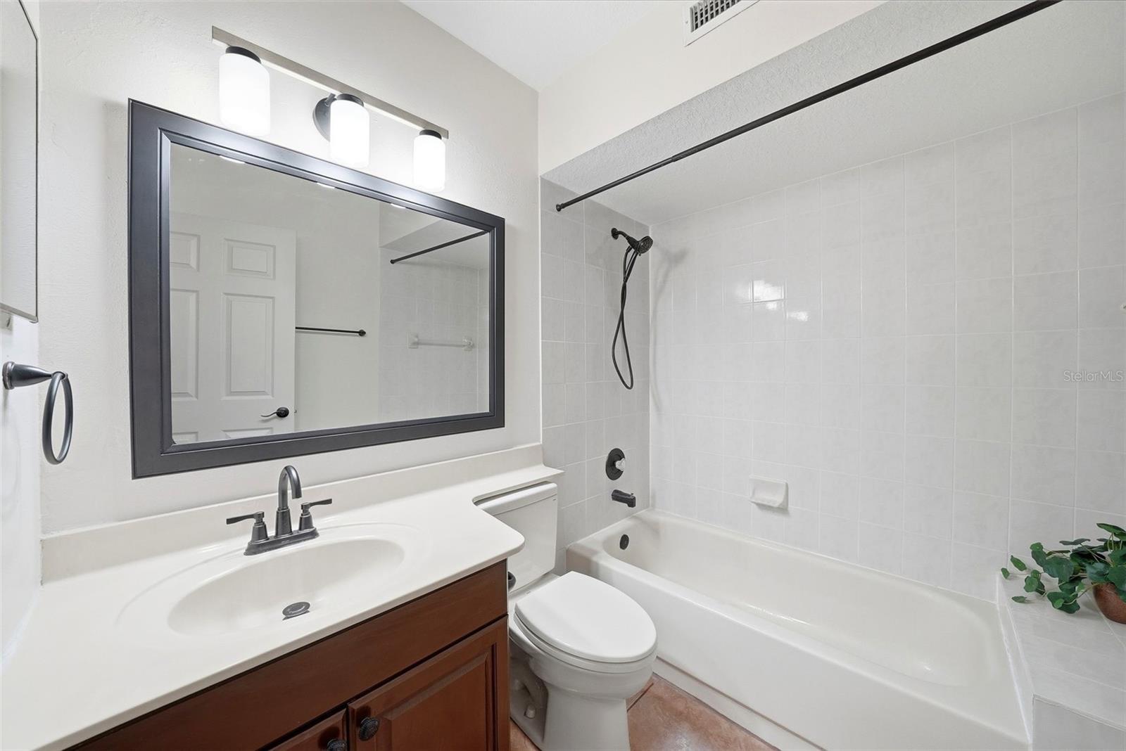 Image 28 of 33 For 13614 Lake Point Drive S