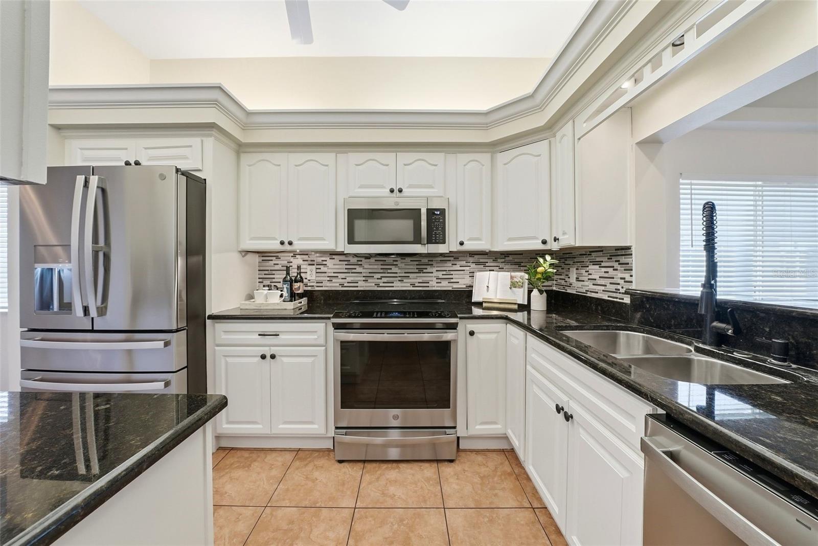 Image 8 of 33 For 13614 Lake Point Drive S