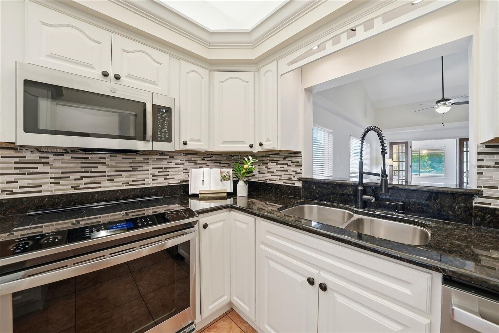 Image 9 of 33 For 13614 Lake Point Drive S