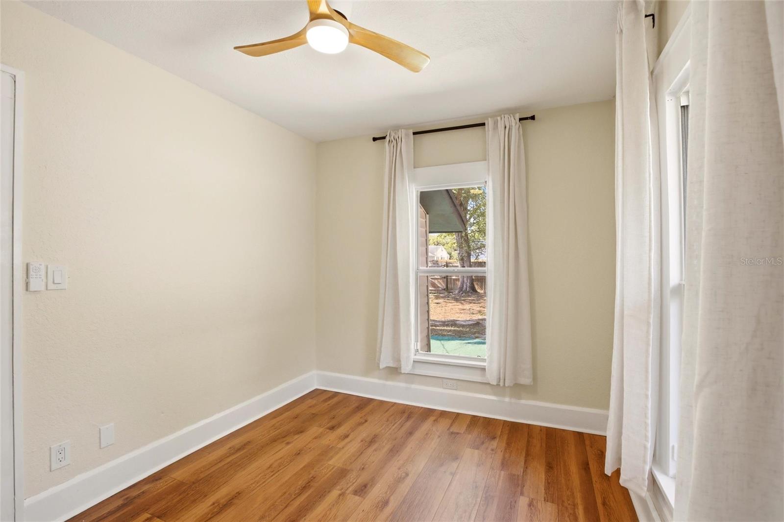 Image 21 of 33 For 4551 19th Avenue S