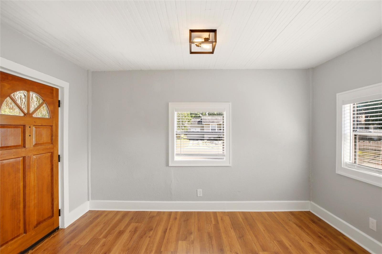 Image 4 of 33 For 4551 19th Avenue S