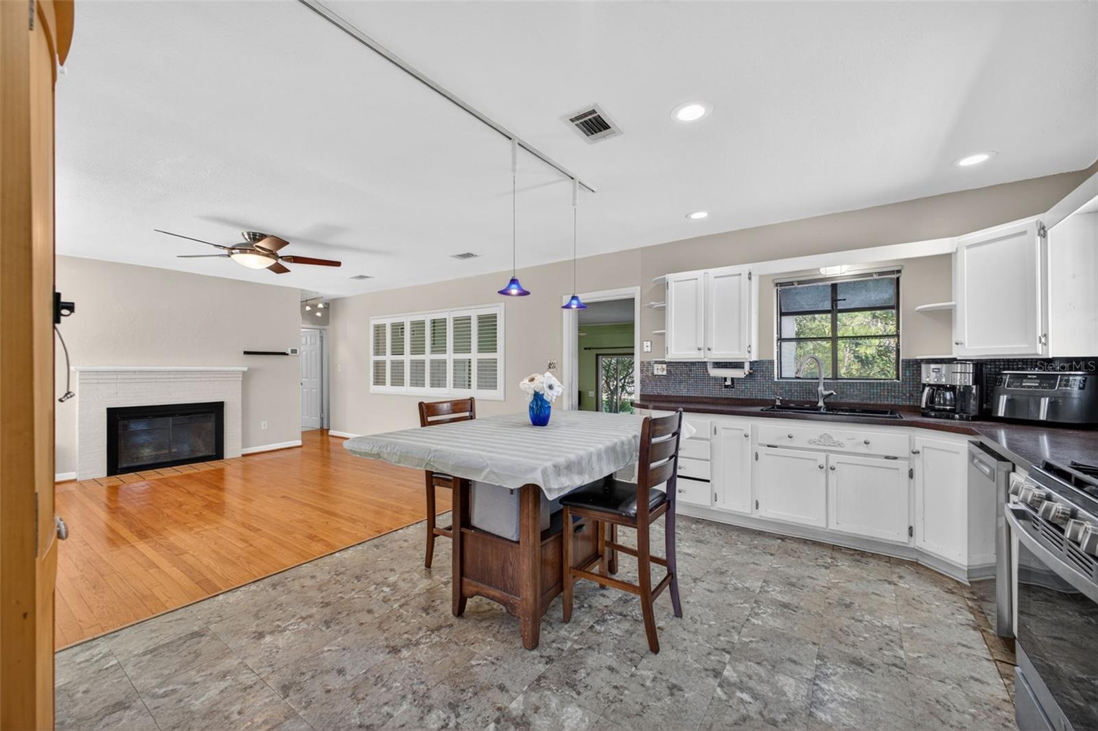 Image 11 of 38 For 114 Arcturas Avenue