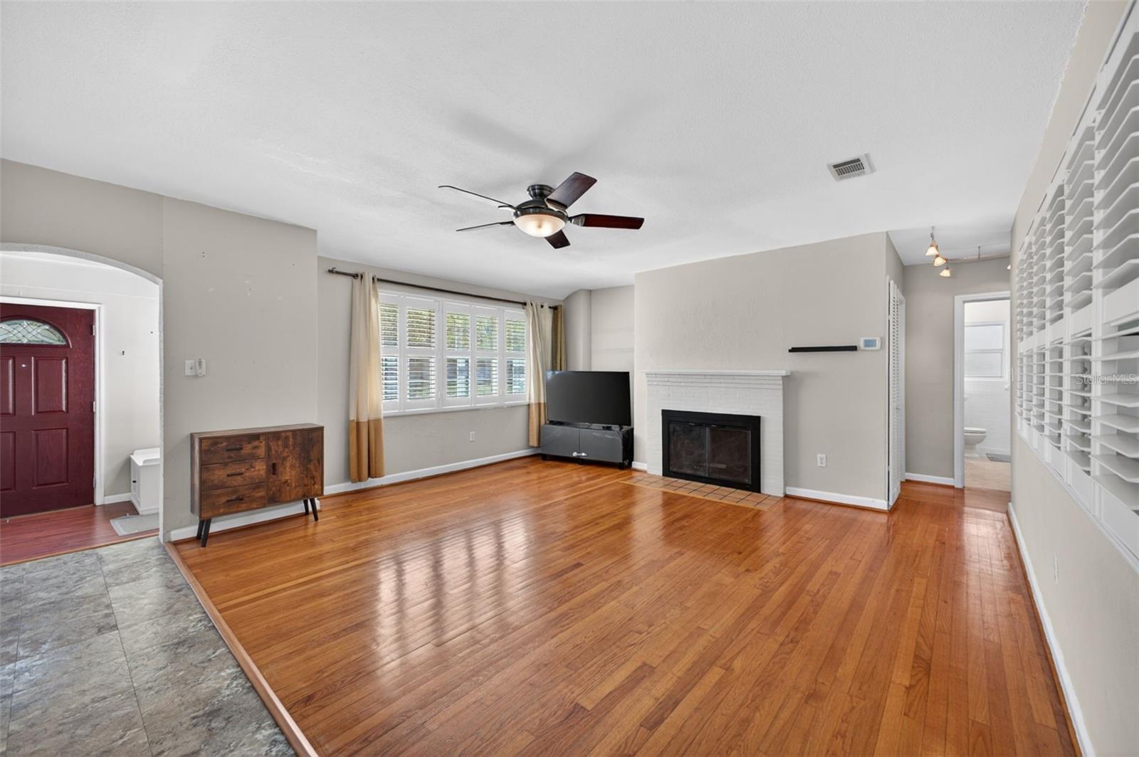 Image 15 of 38 For 114 Arcturas Avenue