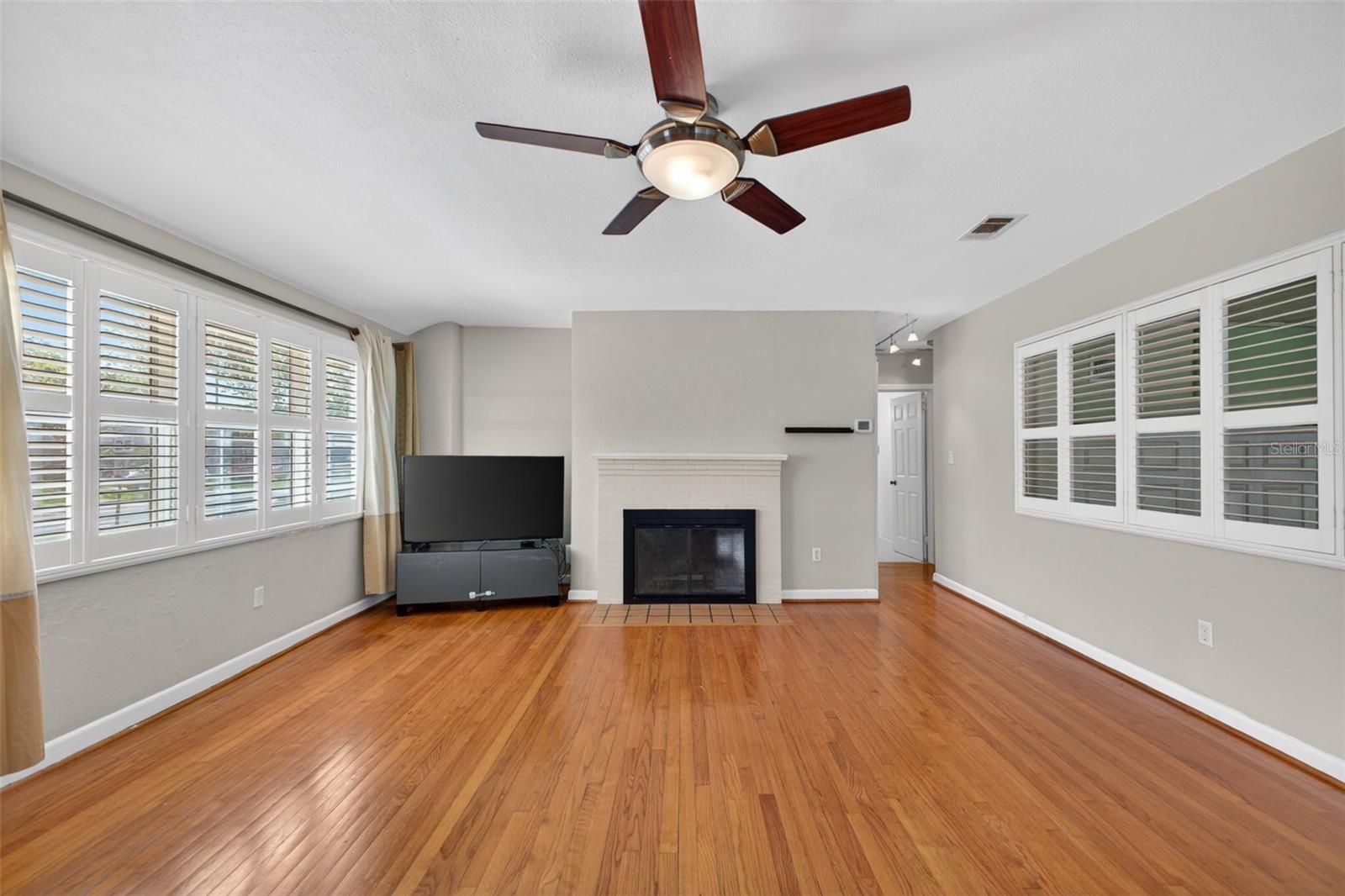 Image 16 of 38 For 114 Arcturas Avenue