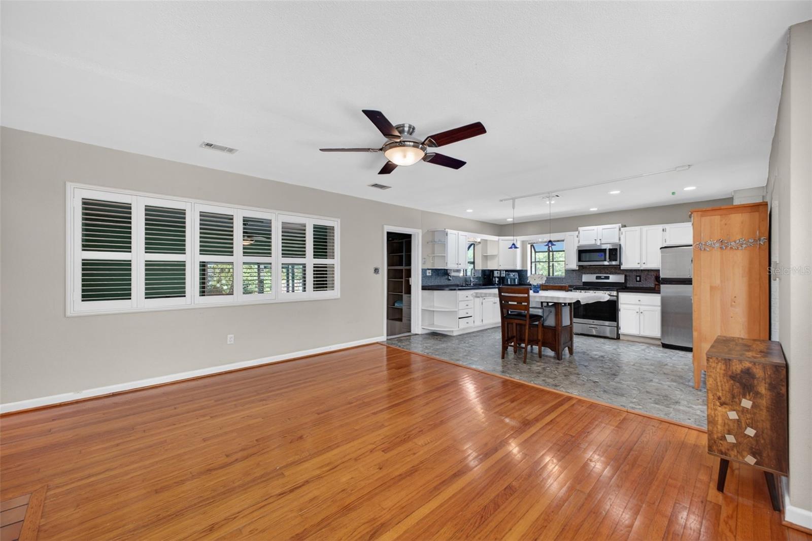 Image 19 of 38 For 114 Arcturas Avenue