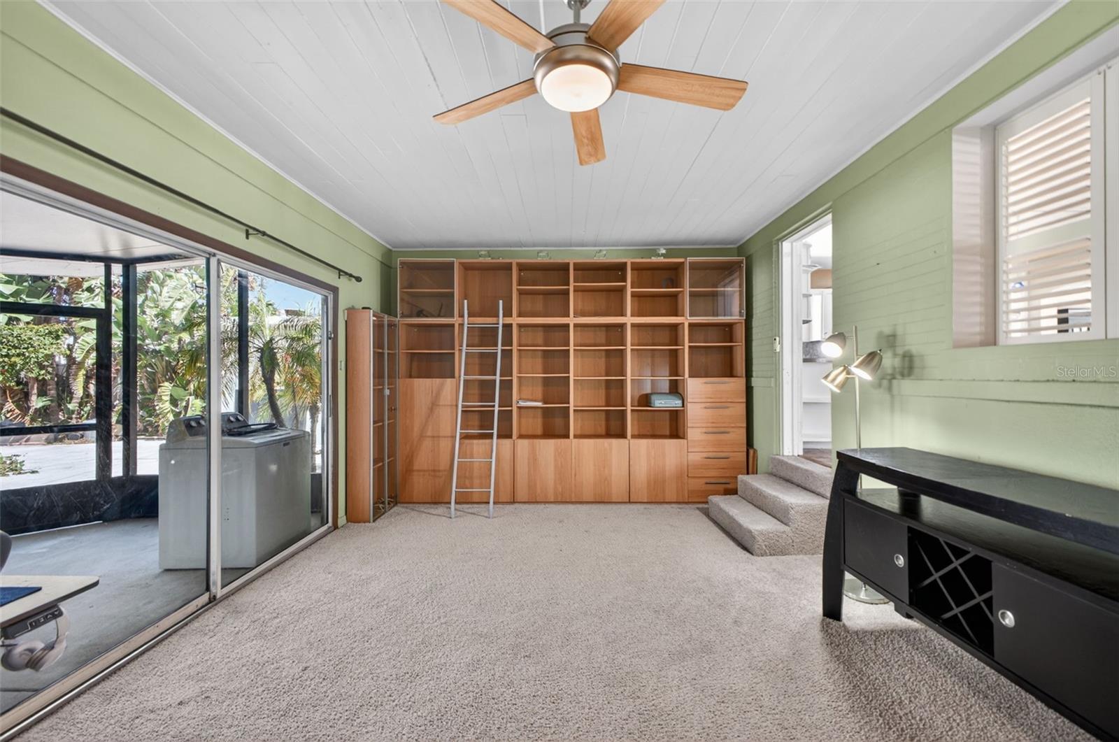 Image 25 of 38 For 114 Arcturas Avenue