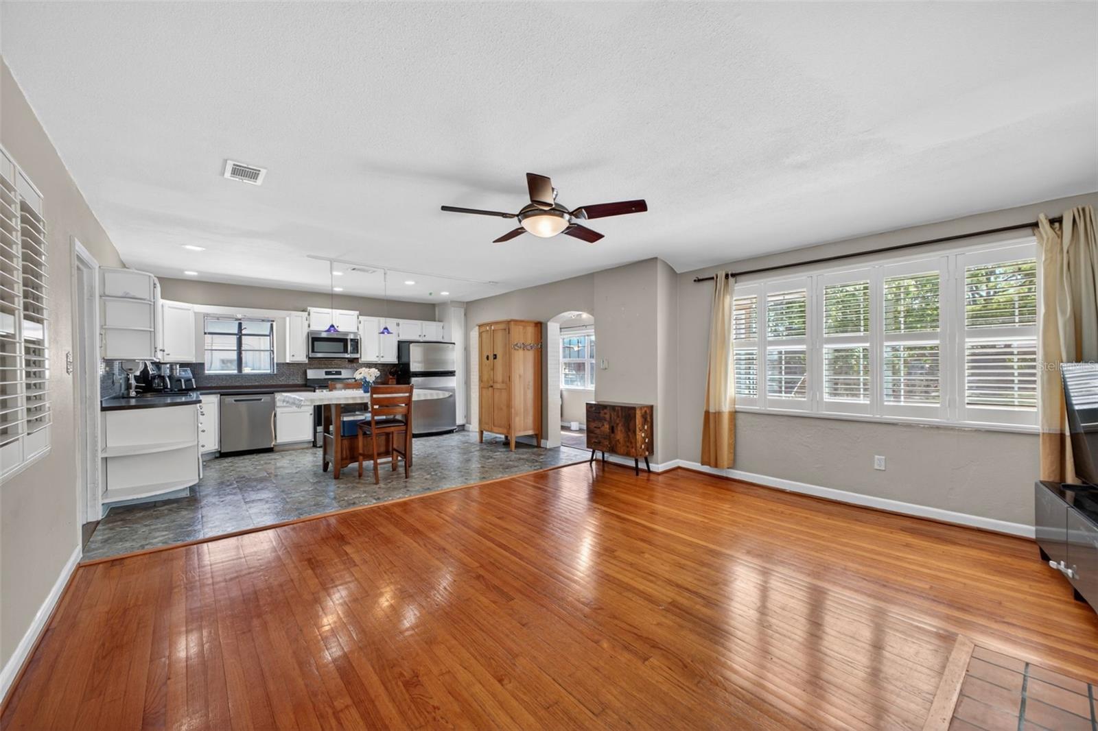 Image 3 of 38 For 114 Arcturas Avenue