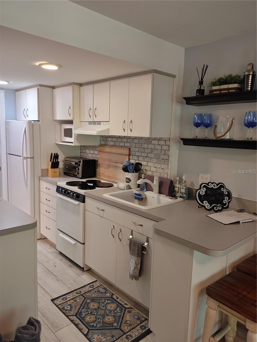 Image 6 of 14 For 1983 Abrico Drive H-13