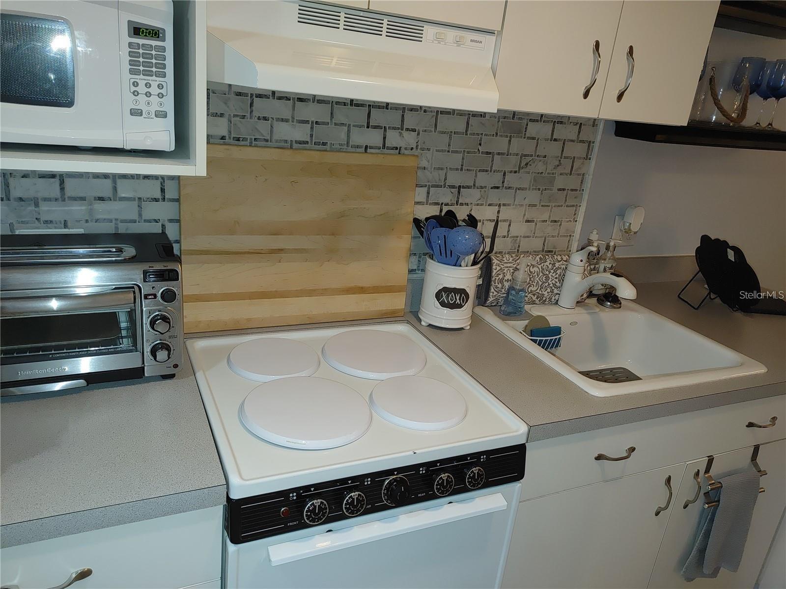 Image 7 of 14 For 1983 Abrico Drive H-13