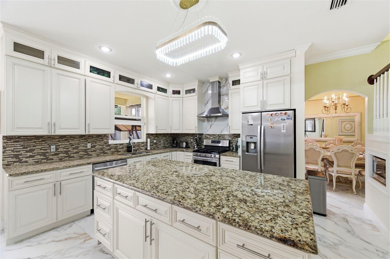 Image 23 of 100 For 9207 Meadow Lane Court