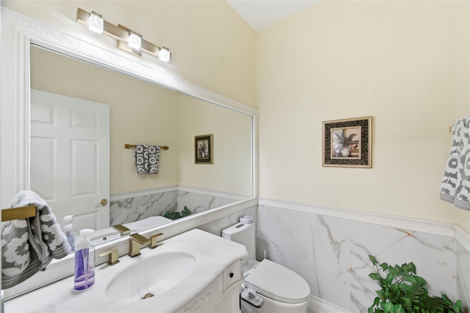 Image 33 of 100 For 9207 Meadow Lane Court