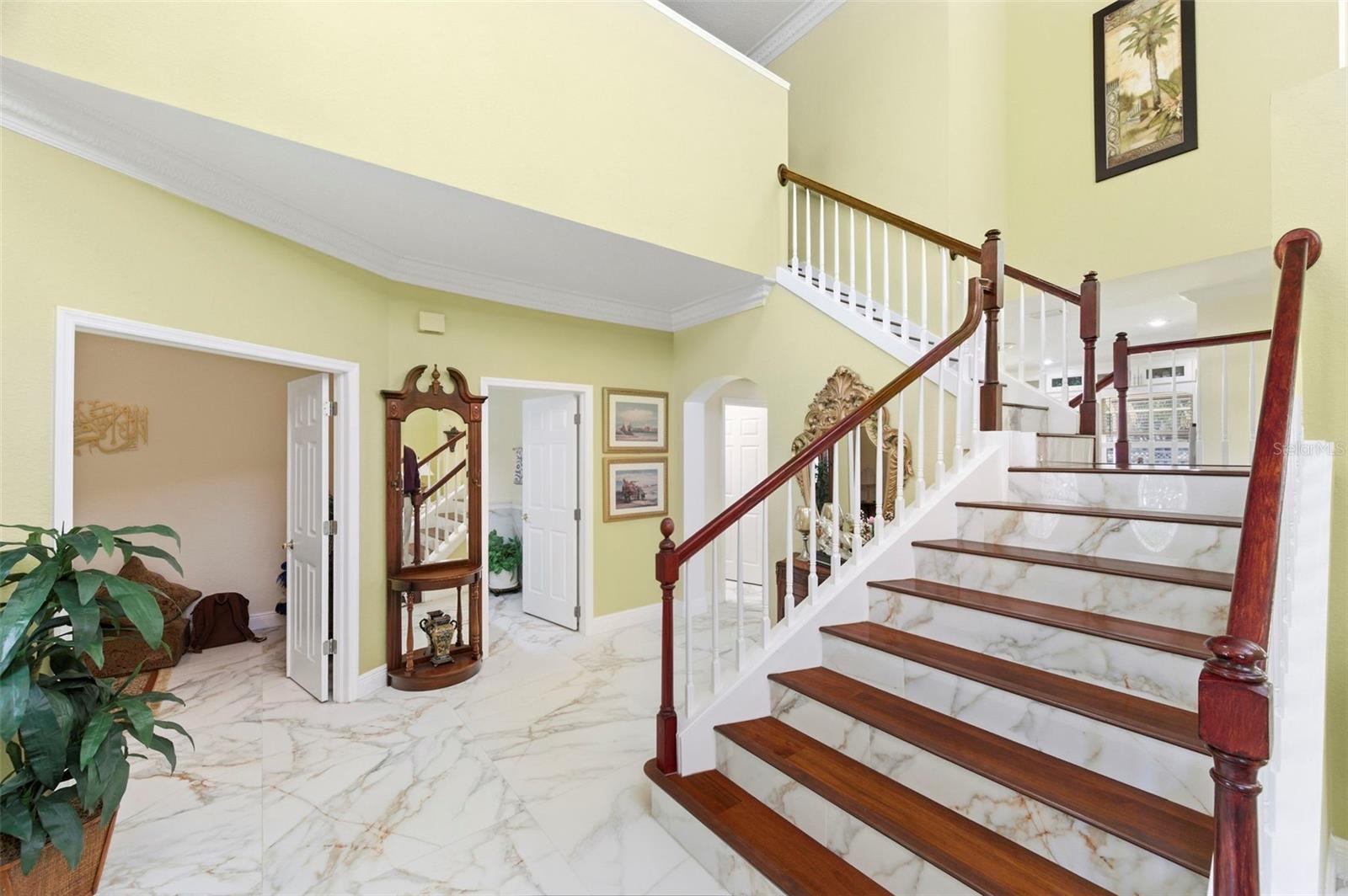 Image 4 of 100 For 9207 Meadow Lane Court