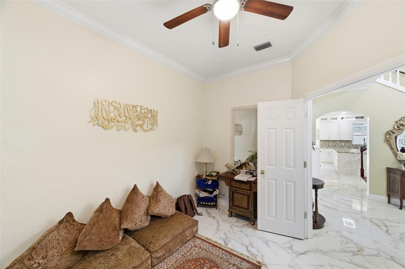 Image 7 of 100 For 9207 Meadow Lane Court