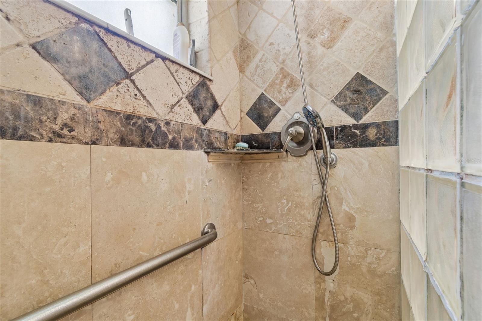 Image 34 of 68 For 477 Orkney Court