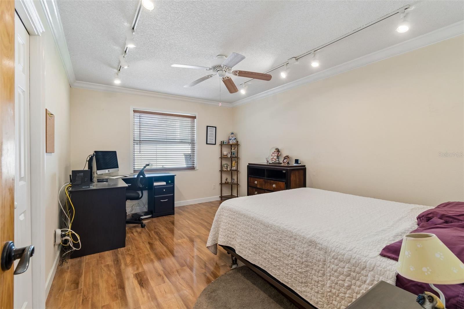 Image 35 of 68 For 477 Orkney Court