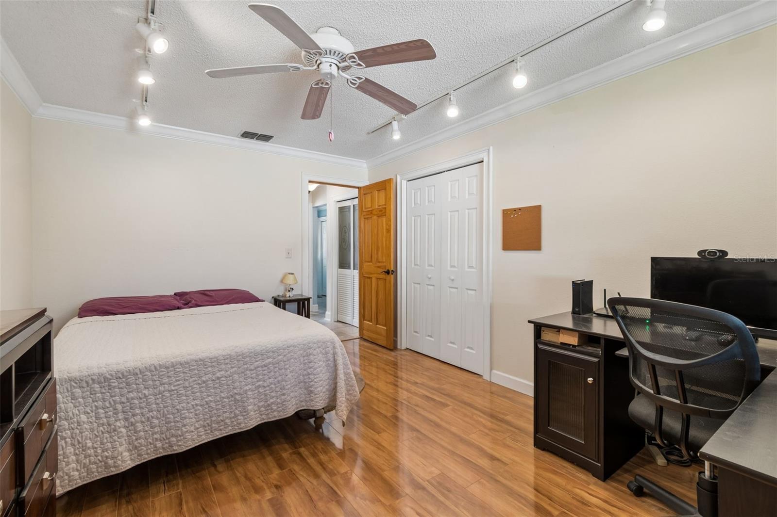 Image 36 of 68 For 477 Orkney Court