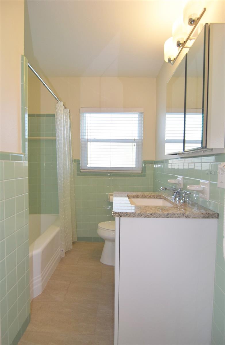 Image 14 of 29 For 606 12th Avenue Ne 2