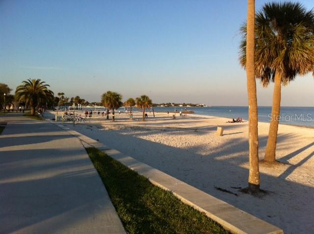 Image 24 of 29 For 606 12th Avenue Ne 2