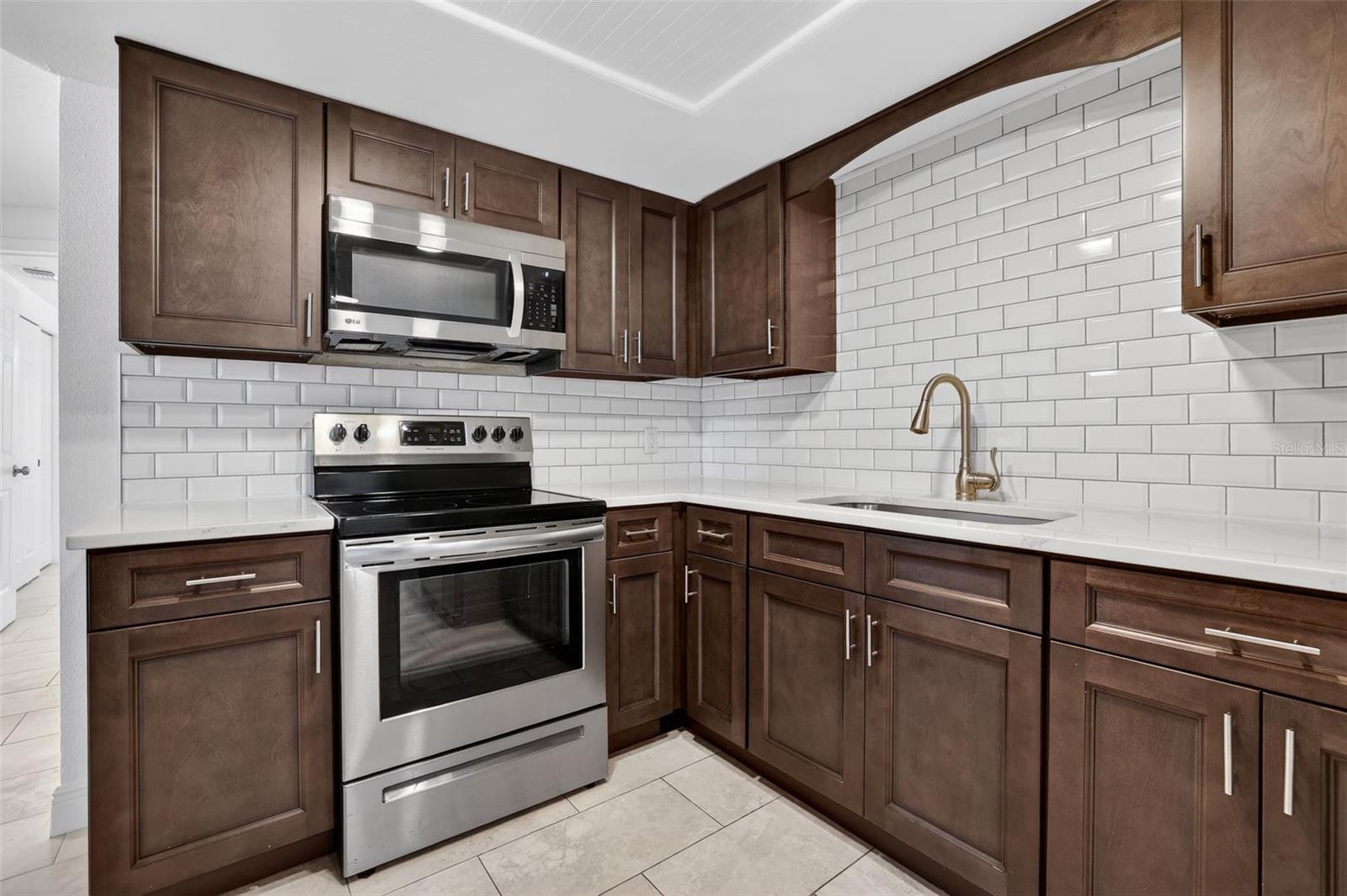 Image 4 of 24 For 10914 Leeds Road