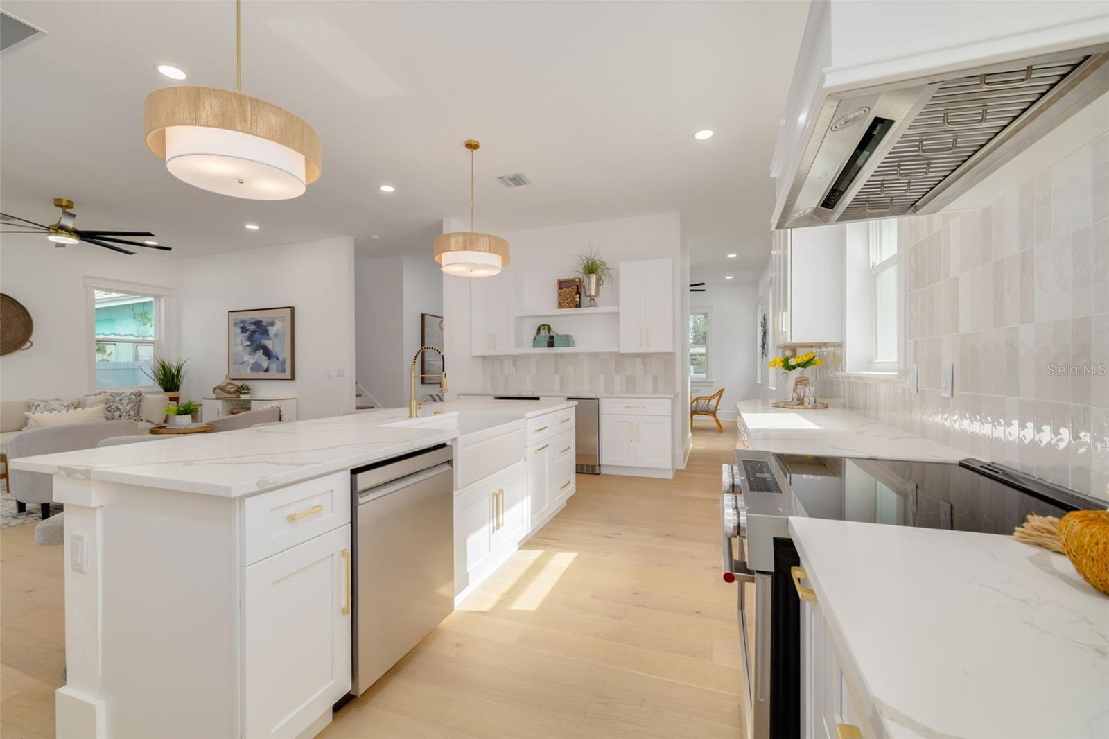 Image 12 of 41 For 467 34th Avenue N