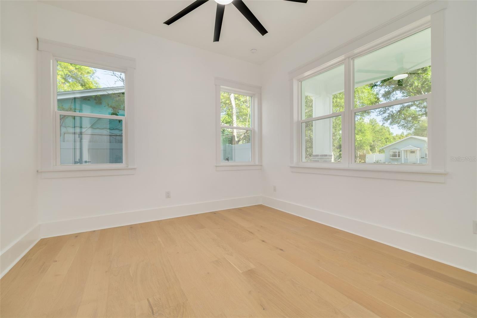 Image 15 of 41 For 467 34th Avenue N