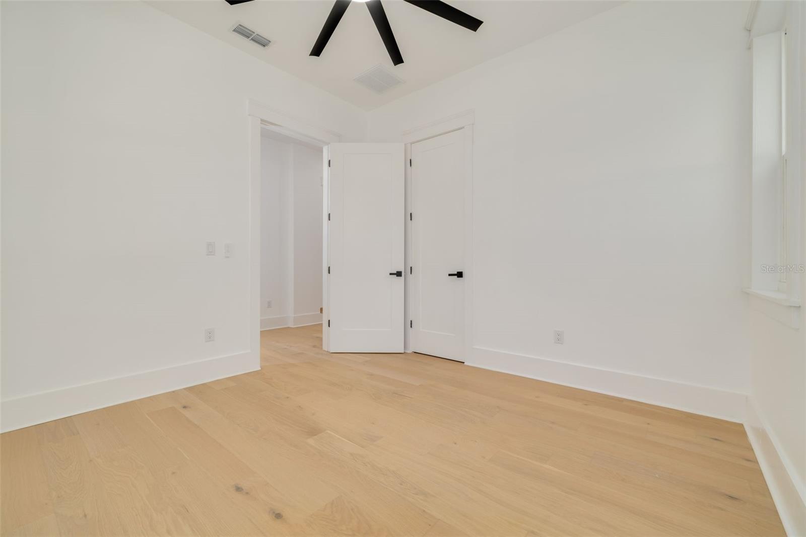 Image 16 of 41 For 467 34th Avenue N