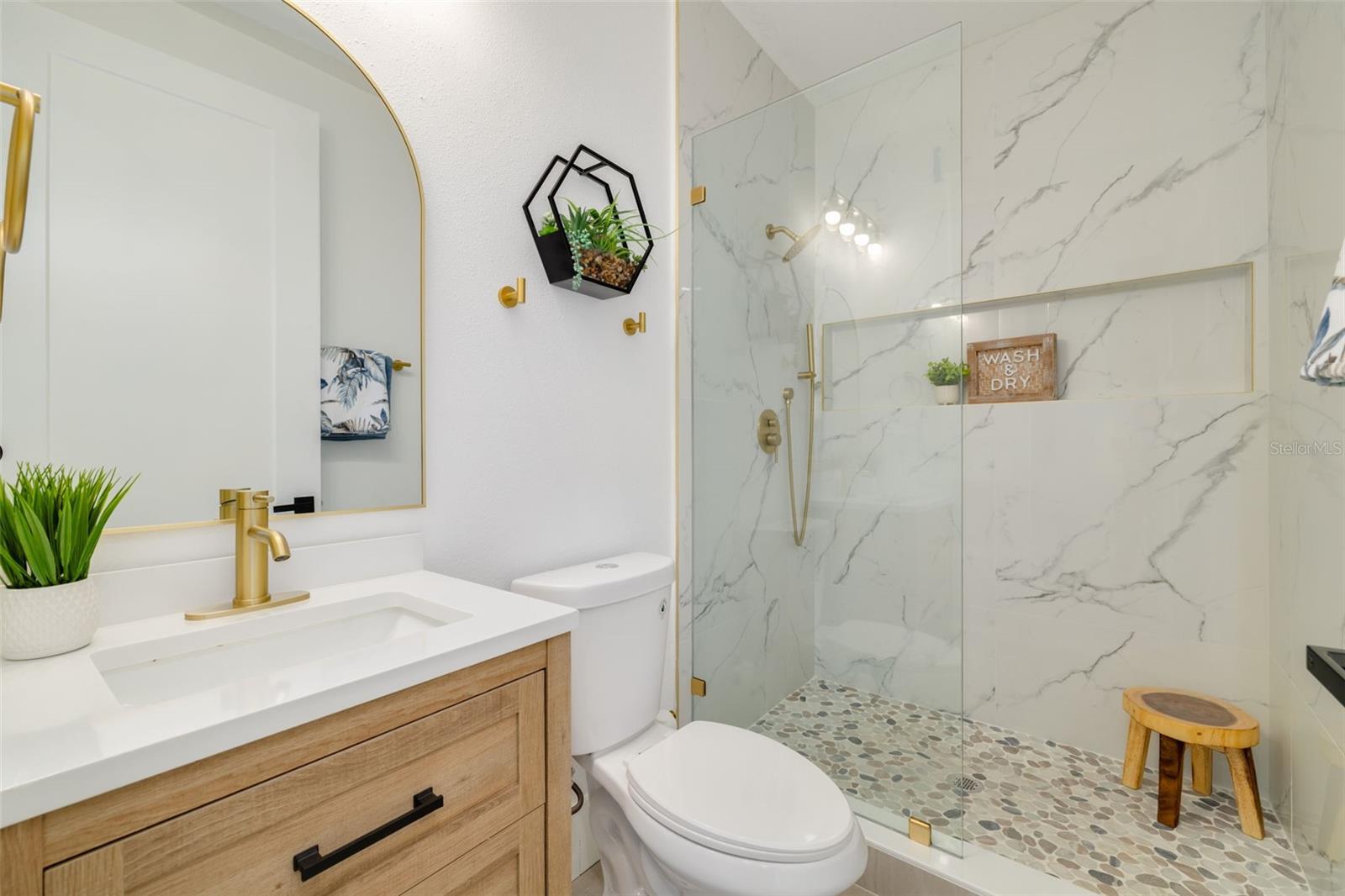 Image 17 of 41 For 467 34th Avenue N