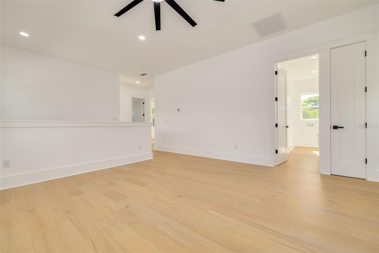 Image 19 of 41 For 467 34th Avenue N