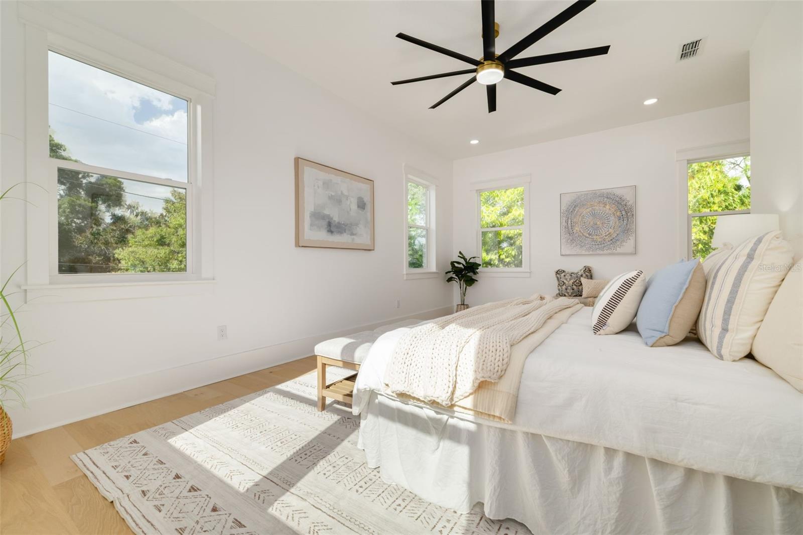 Image 23 of 41 For 467 34th Avenue N