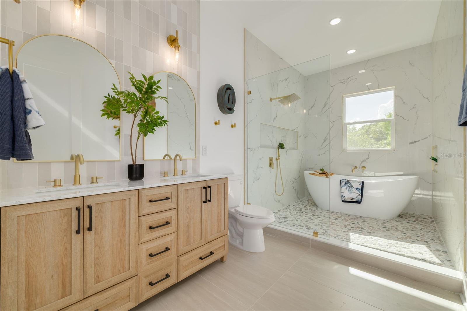 Image 25 of 41 For 467 34th Avenue N