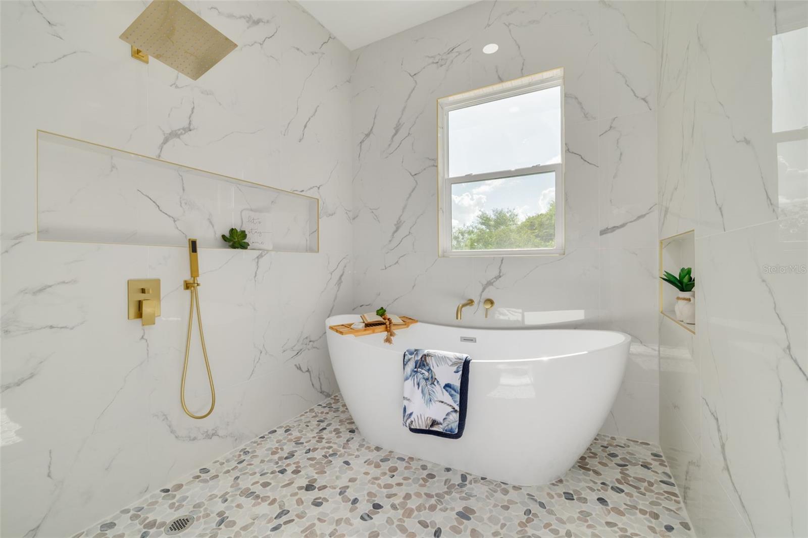 Image 26 of 41 For 467 34th Avenue N