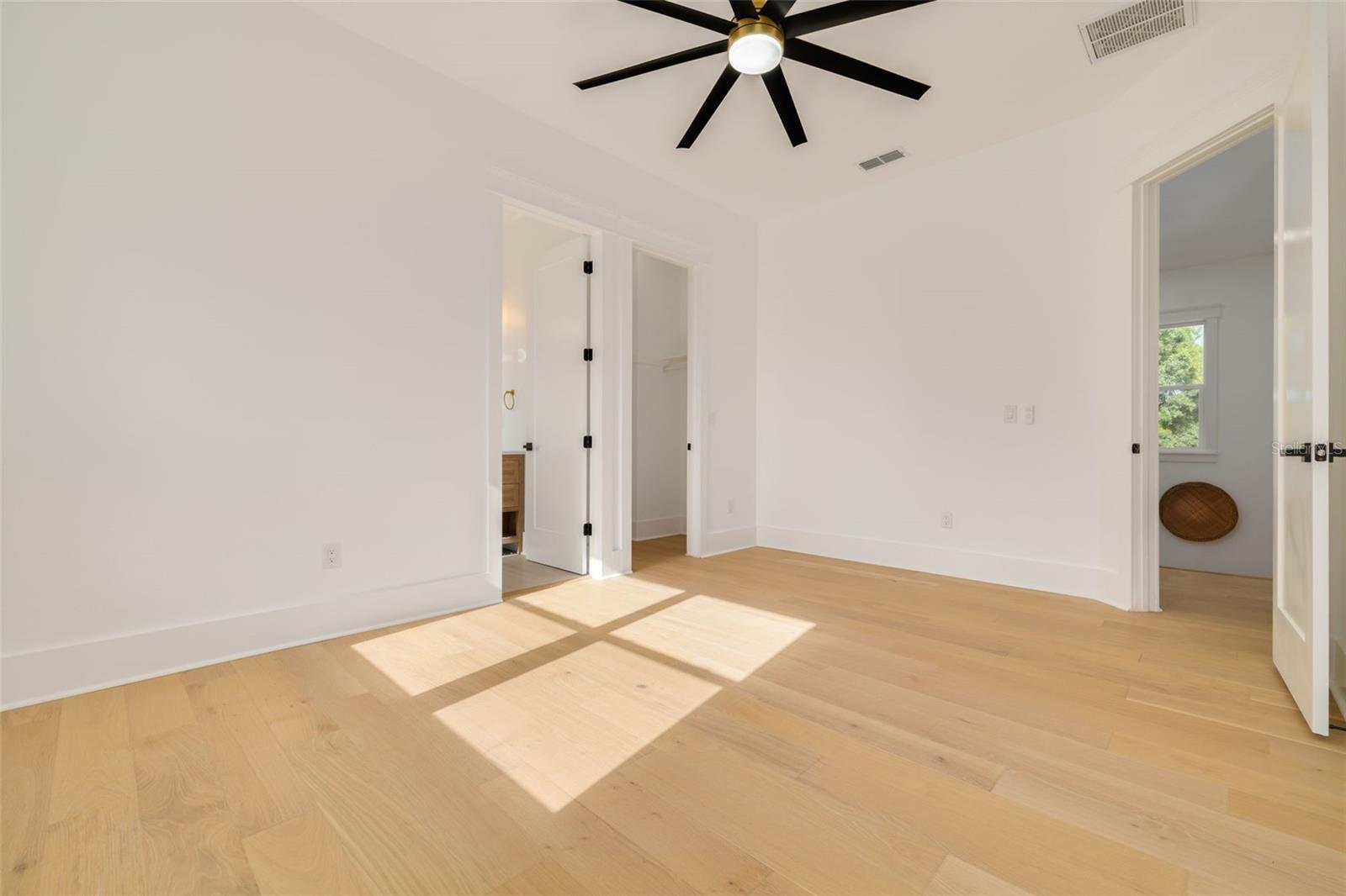 Image 28 of 41 For 467 34th Avenue N