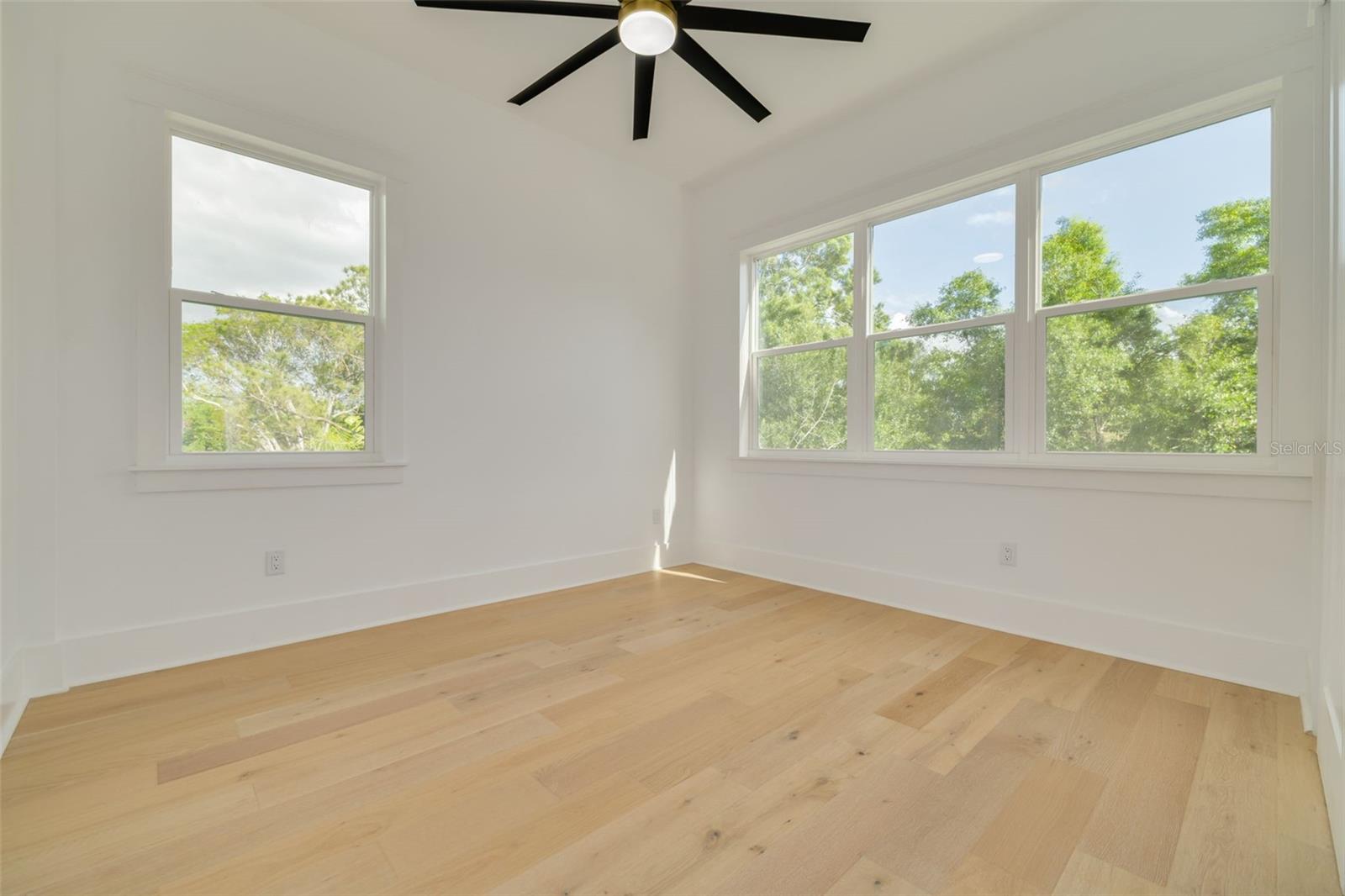 Image 30 of 41 For 467 34th Avenue N